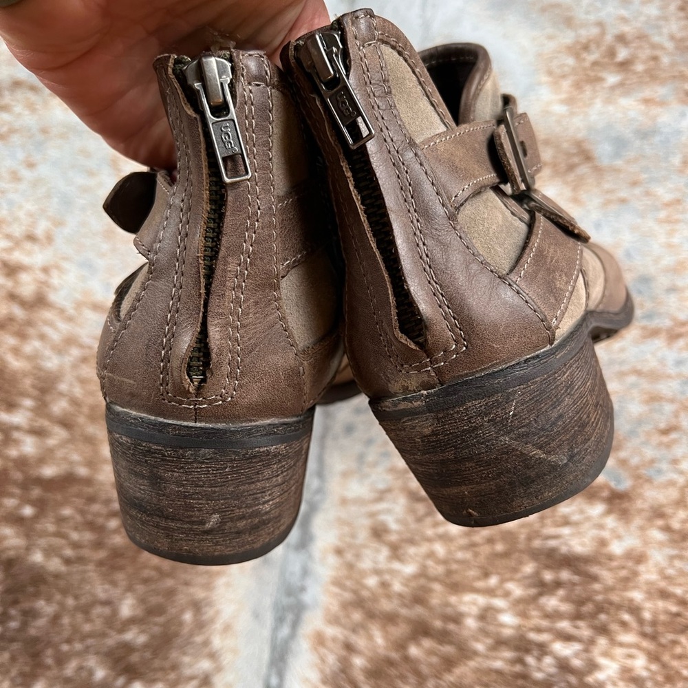 Ugg Patsy Taupe Leather Suede Round Toe Ankle Boo… - image 5